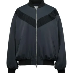 Jacke Grenton
