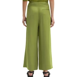 Weite hose