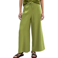 Weite hose
